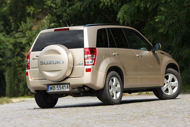 Suzuki Grand Vitara: SUV, co się terenu nie boi