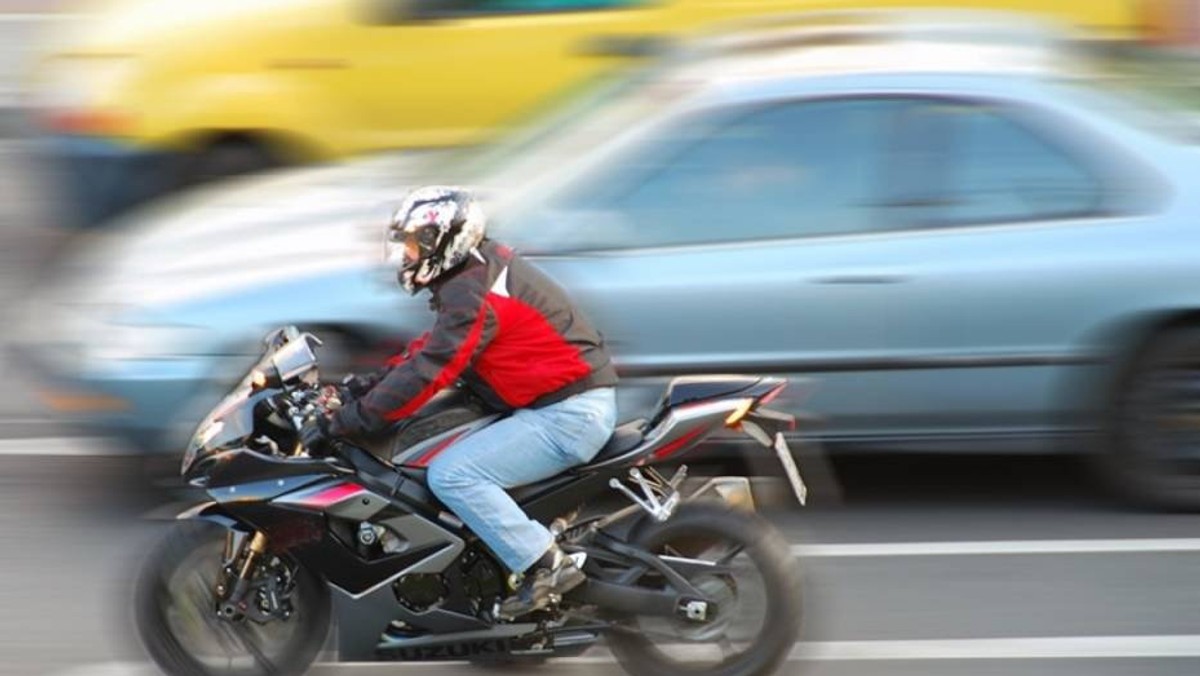 Dzisiaj udostępniony zostanie buspas dla motocyklistów. Kierowcy jednośladów będą mogli korzystać z pasa dla autobusów na ul. Arkońskiej między ul. Wojciechowskiego a Bułgarską.