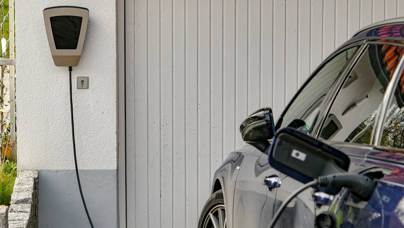 Beliebte Wallboxen von KEBA im Vergleich: Aus der Wand einfach das Auto laden