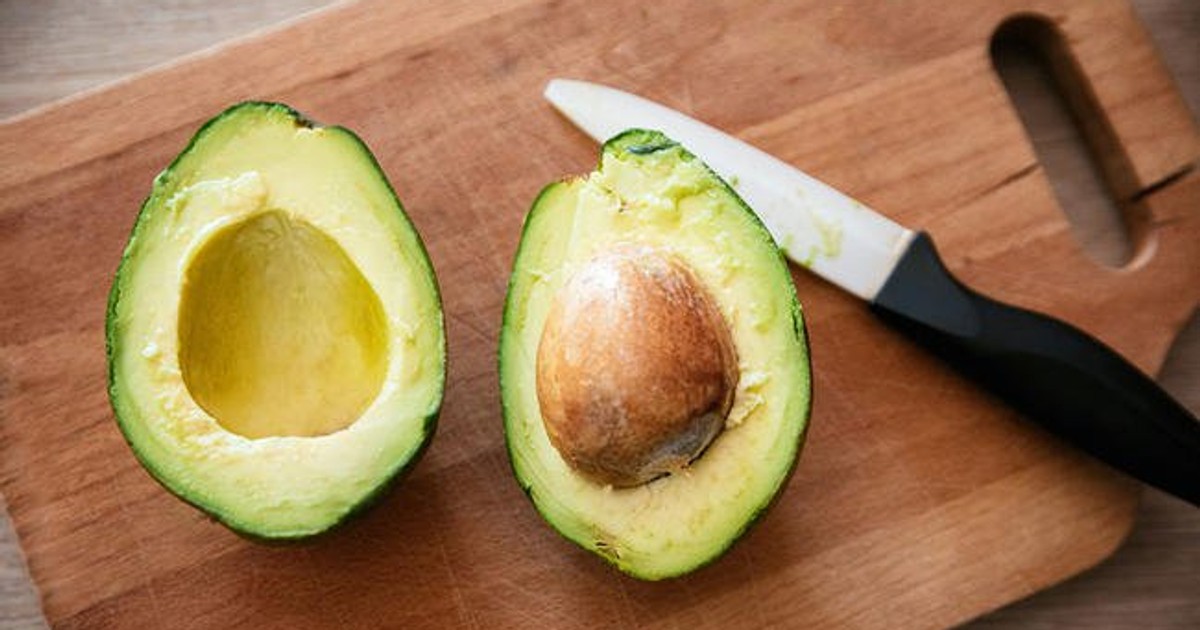 Авокадо хасс косточка. Крем-сыворотка для рук с экстрактом авокадо, 100мл, consly. Avocado hand. Девушка с авокадо в руке. Consly avocado hand essence cream крем-сыворотка для рук с экстрактом авокадо.