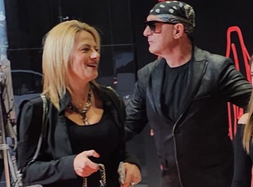 OBNOVIO DEDOVINU NA PLANINI: Oliver Mandić sagradio ČETIRI KUĆE na Tari, ima sopstveni MOST do jezera, danas uživa u oazi sa 22 godine MLAĐOM SUPRUGOM
