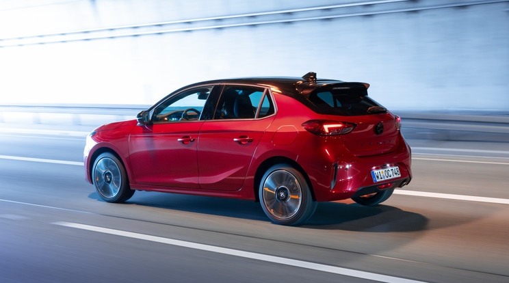 A hibrid technológia számtalan előnnyel jár, ezeket különösen azok fogják élvezni, akik sokat autóznak sűrű városi forgalomban. / Fotó: Opel