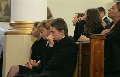 LODZTEMAT  : POGRZEB JACKA CHMIELNIKA 54 L  CEROMONIA W KOSCIELE SRODOWISK TWORCZYCHFOTO : PSJ