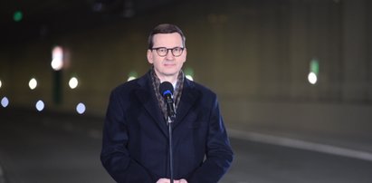 Politycy PiS otwierają tunel w Warszawie. A gdzie jest logo UE?