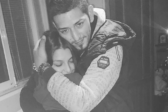 "MOM OCU SE POKVARIO ZUB, UMRO JE ZA SAMO NEDELJU DANA" Mlada pevačica o velikom bolu, iznela sve u javnost: "Imao je ogroman strah od zubara"