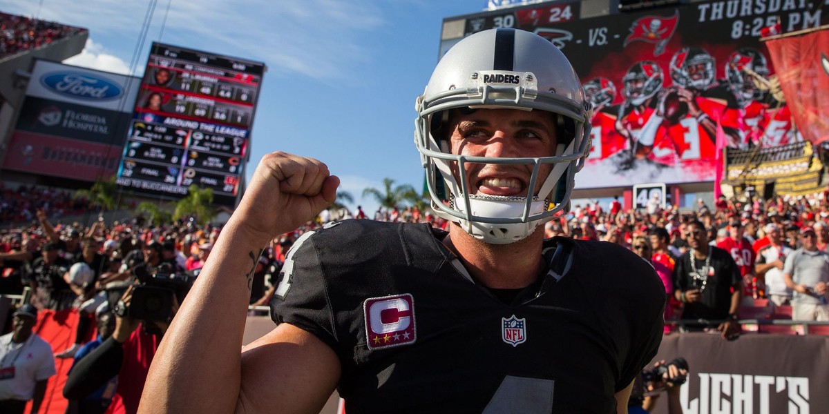 Derek Carr podpisał kontrakt życia