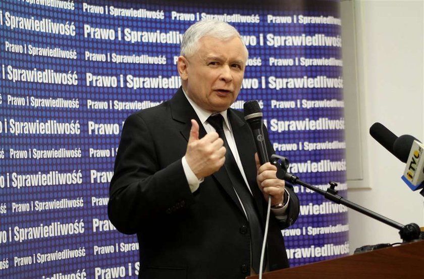 Kaczyński: Trzeba pamiętać o ofiarach smoleńskich