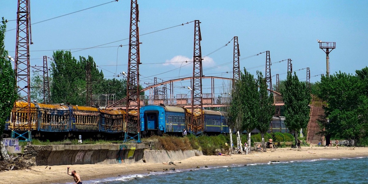 Ukraina. Władze zapraszają ludzi na plażę, a cywile giną tam przez miny.