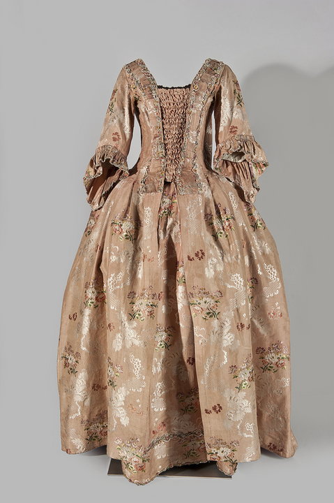 Suknia typu robe a la française; nieznany – autor; Śląsk/Francja, ok. 1748 Muzeum Narodowe w Warszawie