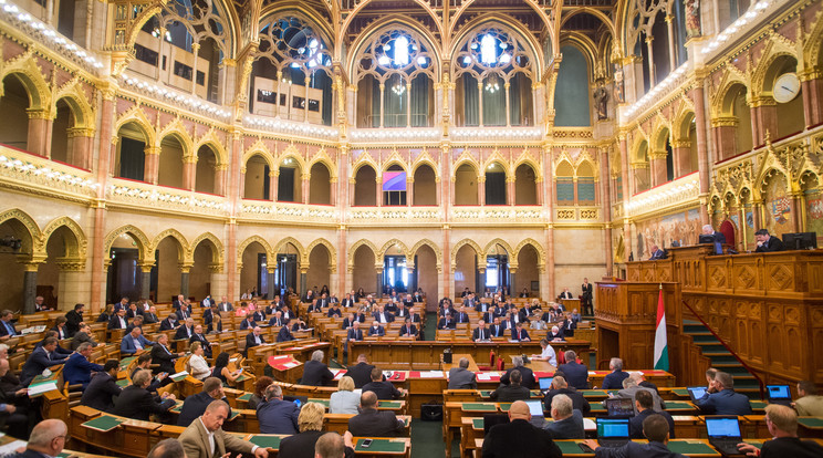 Az Országgyűlés plenáris ülése / Fotó: MTI Balogh Zoltán