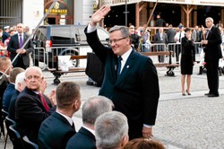 Sondaż prezydencki: Komorowski, Kaczyński, Kalisz