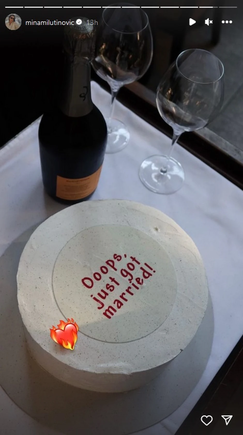 Torta sa natpisom "Ups, upravo smo se venčali"