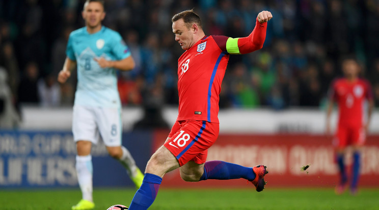 Rooney (pirosban) a 
skótok ellen újra kapitány
lehet/Fotó:Europress Getty-Images