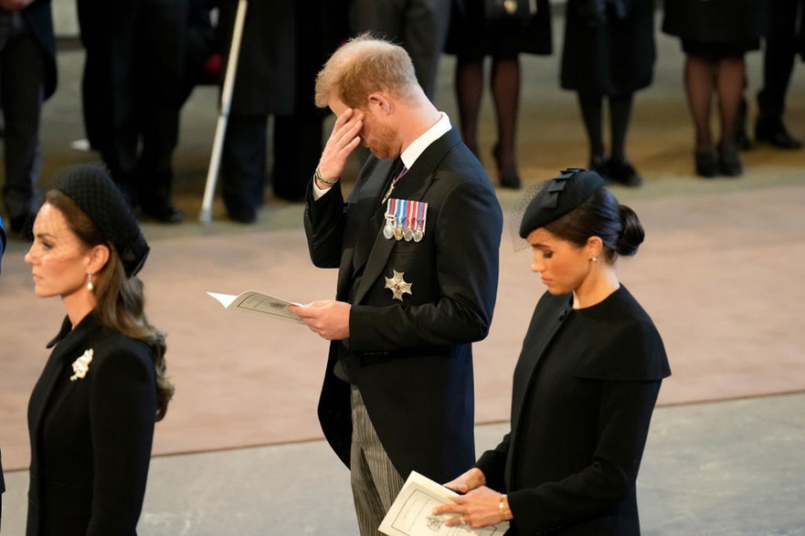 Książę Harry nie mógł powstrzymać łez podczas uroczystości związanych ze śmiercią królowej Elżbiety II (14.09.2022)