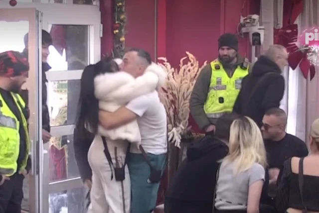 NIKAD EMOTIVNIJE U "ELITI 9!" Zlata i Hasan skočili SINU Mikiju u zagrljaj pred Novu godinu - svima pokazali koliko su se uželeli!