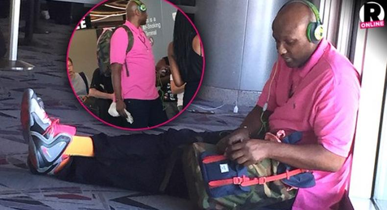 Lamar Odom relaxed at Los Angeles Airport