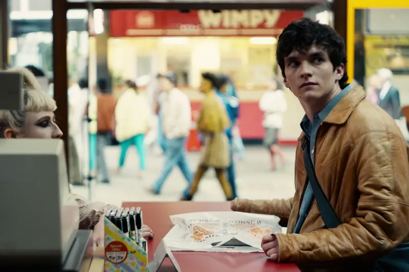 Fionn Whitehead wcielił się w rolę nerda z problemami psychicznymi