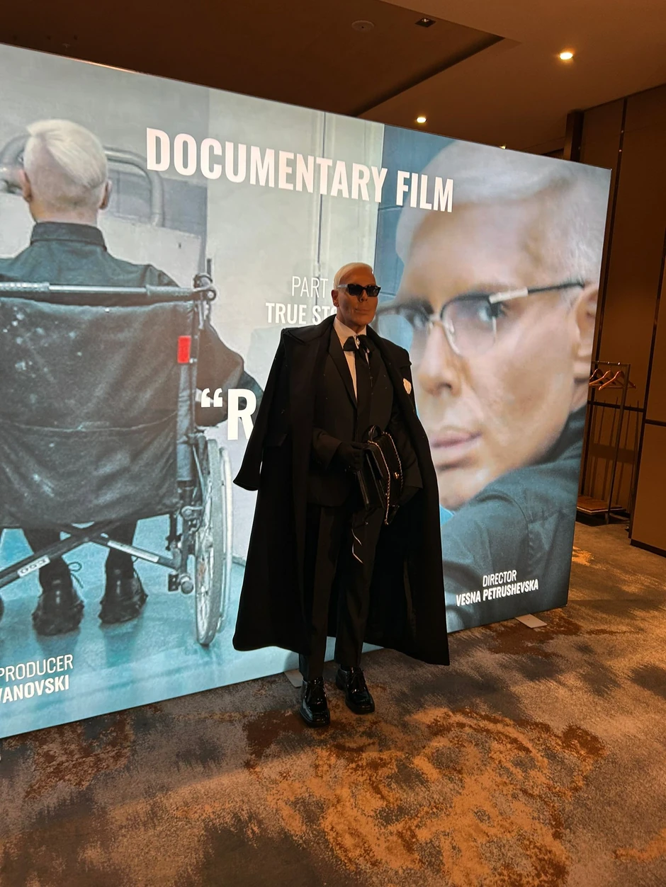 Boki 13 sa majkom stigao na premijeru filma