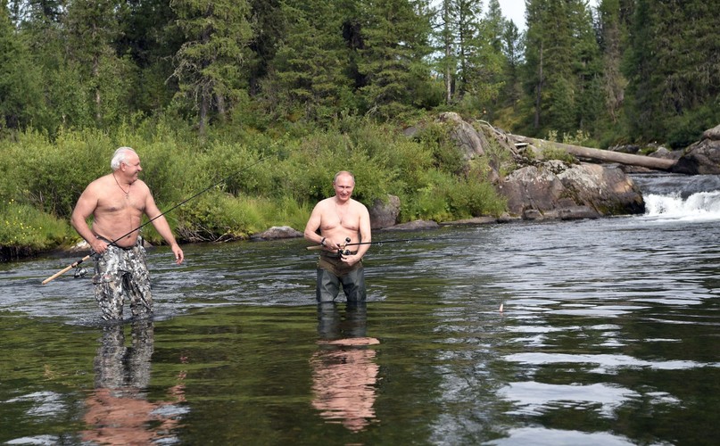 Władimir Putin łowi ryby