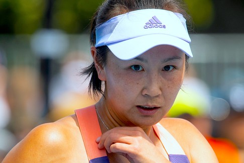 Peng Shuai, tenisistka, liderka światowego rankingu w grze podwójnej, oskarżyła o gwałt byłego wicepremiera Chin.