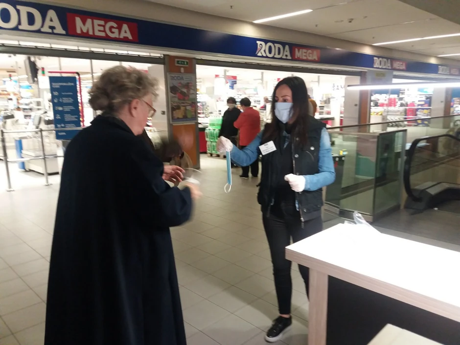 Maske za penzionere u niškoj opštini Medijana