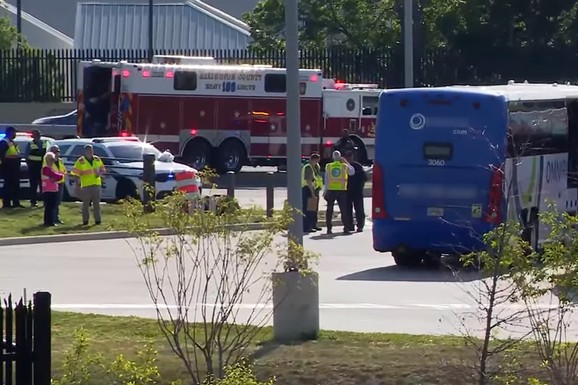 (FOTO,VIDEO) UŽAS KOD PENTAGONA Sudarila se dva autobusa, povređene najmanje 23 osobe, među njima i zaposleni u MINISTARSTVU ODBRANE