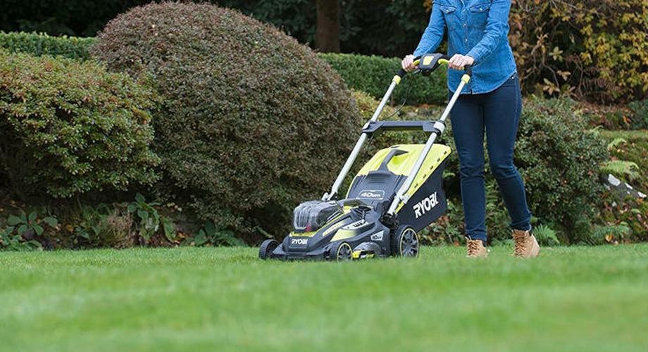 Kosiarki akumulatorowe, którymi na zawsze zastąpisz kosiarkę spalinową