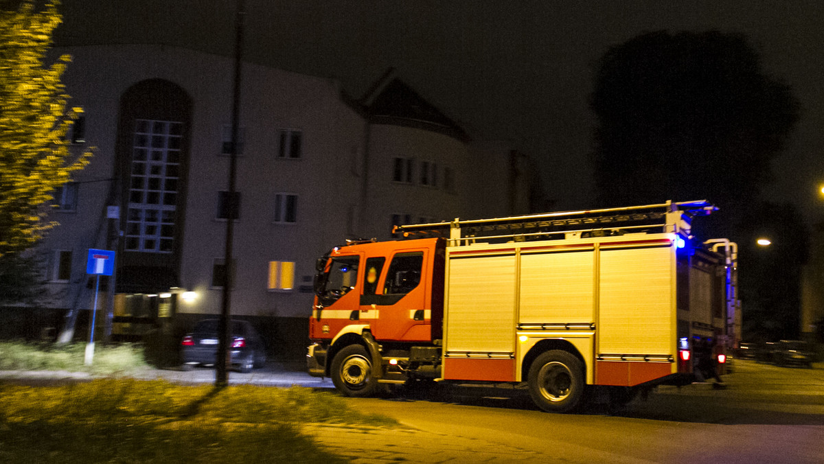 Dwoje mieszkańców Sosnowca nie żyje, a trzy osoby z Pszczyny i Rudy Śląskiej przebywają w szpitalach po zatruciu się czadem - poinformowało w środę Wojewódzkie Centrum Zarządzania Kryzysowego w Katowicach.