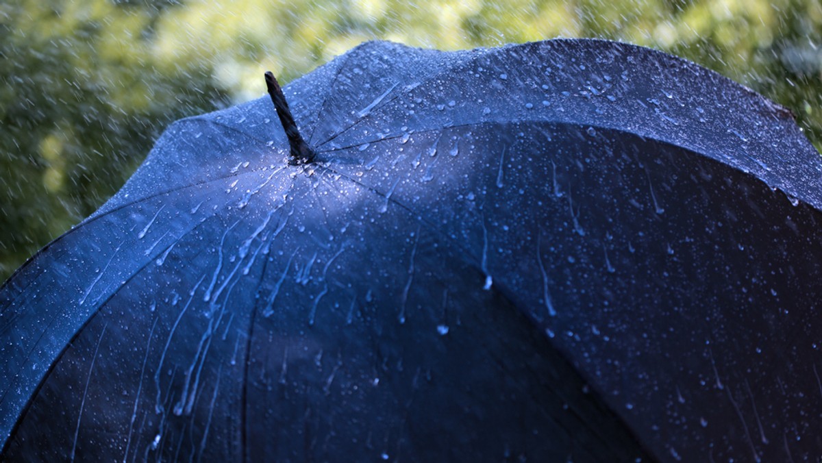 Instytut Meteorologii i Gospodarki Wodnej wydał komunikat ostrzegający przed burzami i deszczem w dziewięciu województwach. Zjawiskom meteorologicznym mogą towarzyszyć porywy silnego wiatru i lokalnie opady gradu.