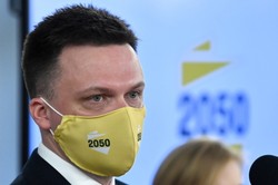 Hołownia bije w rządowy sposób walki z pandemią. "Taniec od ściany do ściany"