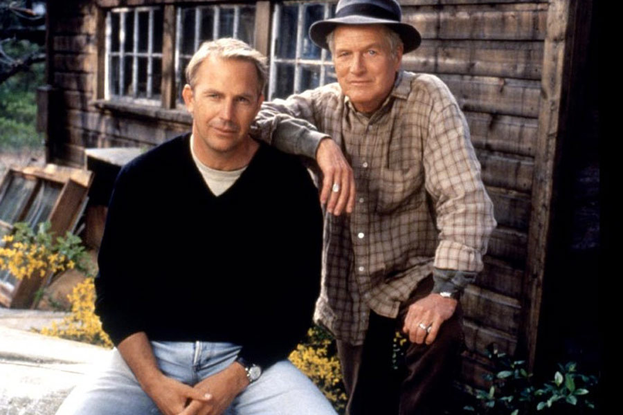 Kevin Costner jako Garret Blake i Paul Newman jako Dodge Blake w filmie "List w butelce" (1999)