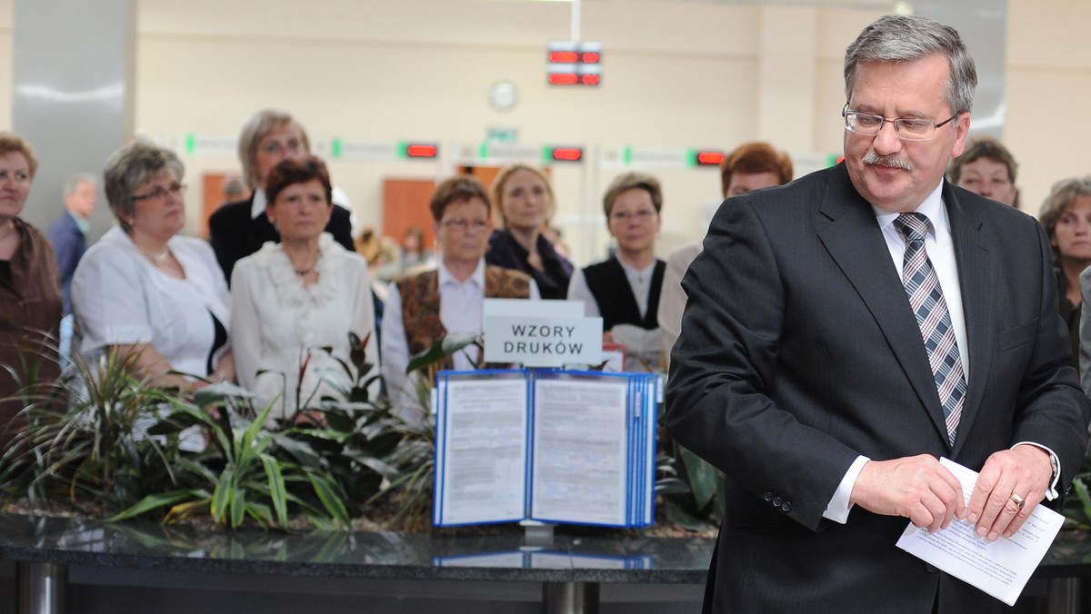 Prezydent Bronisław Komorowski podpisał w piątek nowelizację ordynacji wyborczej do Sejmu i Senatu oraz Kodeksu wyborczego; nowela zmienia w ośmiu okręgach wyborczych liczbę możliwych do uzyskania mandatów poselskich.