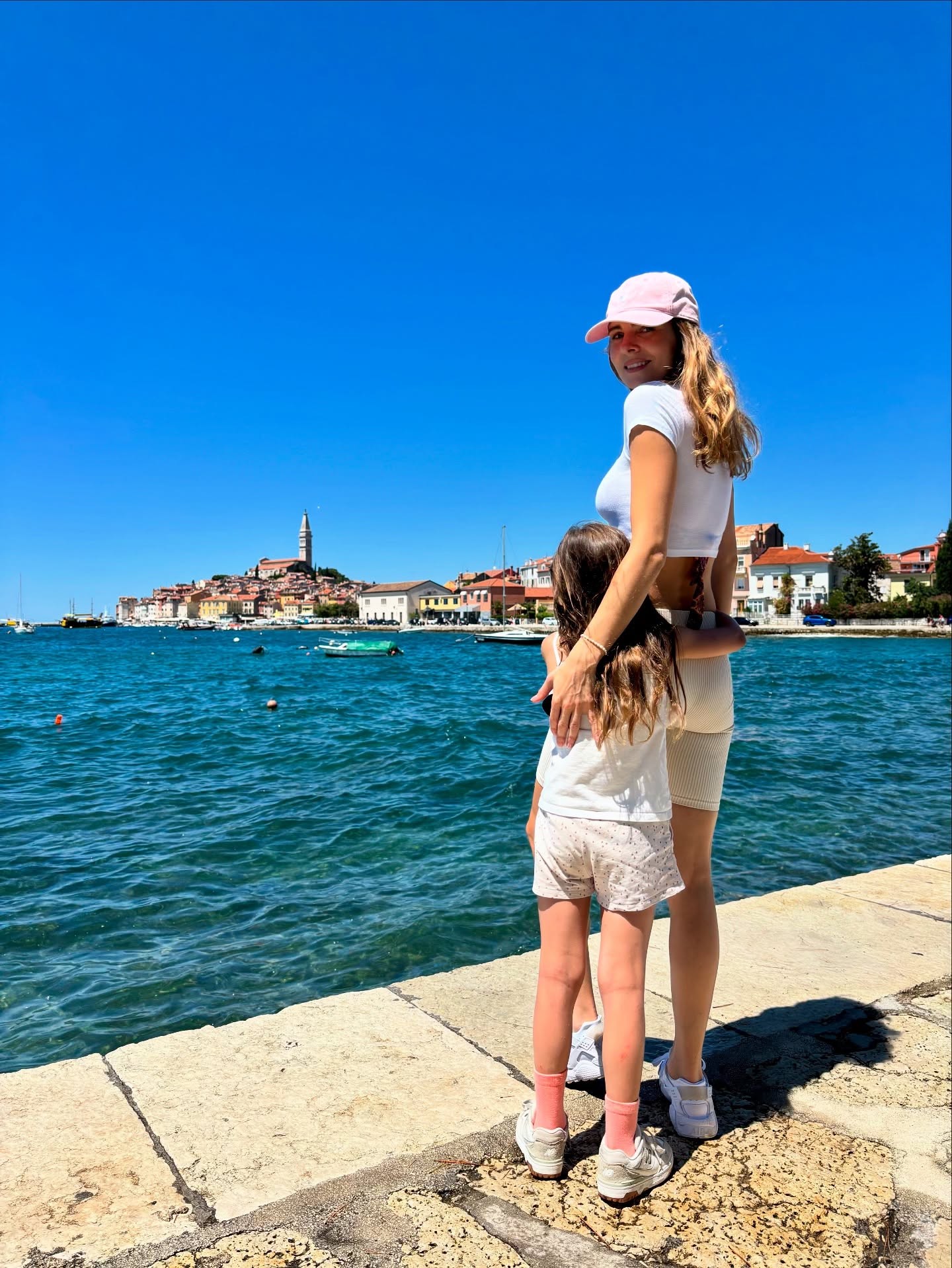 Herečka Monika Szabó s dcérkou.