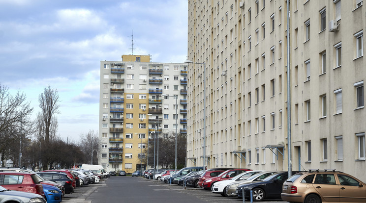 Két fővárosi kerület összefogott, és egy javaslatot terjesztett elő a Fővárosi Közgyűlésnél a parkolási problémák kezelésére / Fotó: MTVA/Róka László