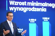 Premier Mateusz Morawiecki na konferencji prasowej dot. podwyżki płacy minimalnej. 