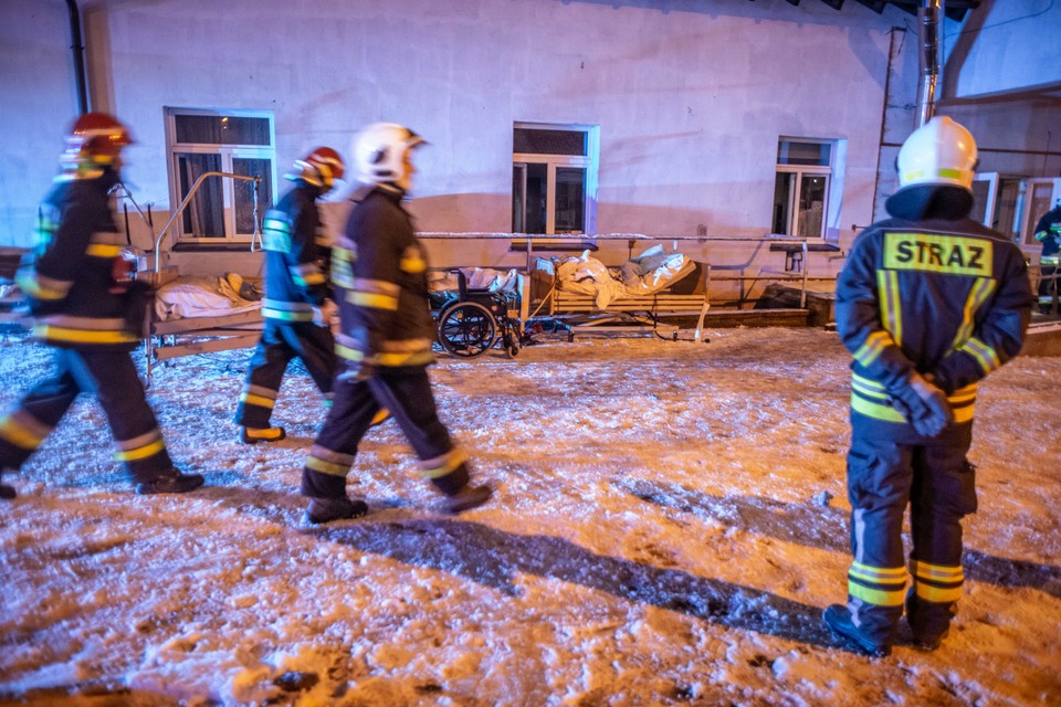 Pożar w hospicjum, straż pożarna na miejscu