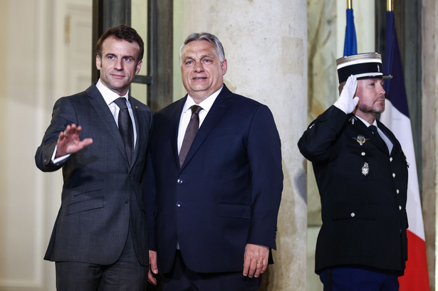 Prezydent Emmanuel Macron i premier Victor Orban