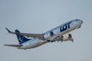 LOT stawia na Airbusa A220. Embraer przegrywa kontrakt wart miliardy. Co przesądziło o wyborze?