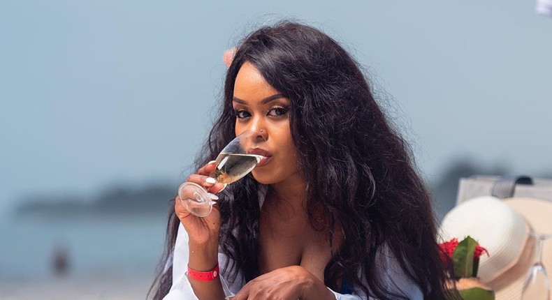 How Avril is unwinding at the Coast (Photos)