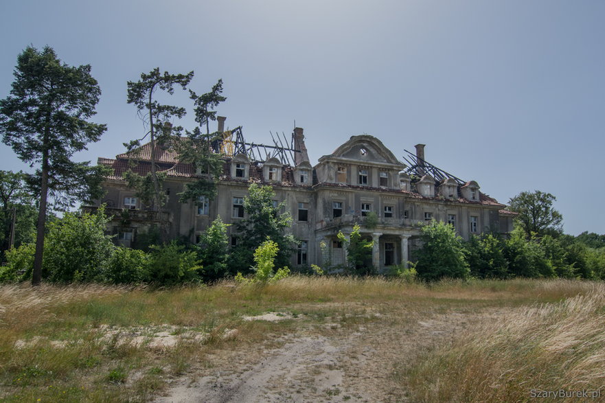 Zrujnowany pałac w Bełczu Wielkim