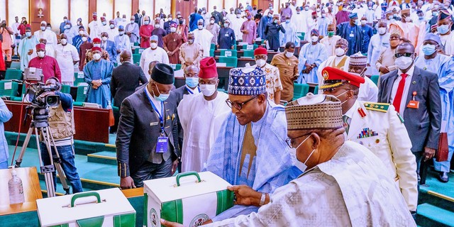 President Muhammadu Buhari presents 2021 budget proposal of N13.08 trillion to the joint session of the National Assembly on Thursday, October 8, 2020.  [twitter/@NigeriaGov]