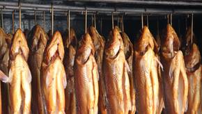 Fisch und Fleisch selbst räuchern: Die beliebtesten Räucheröfen