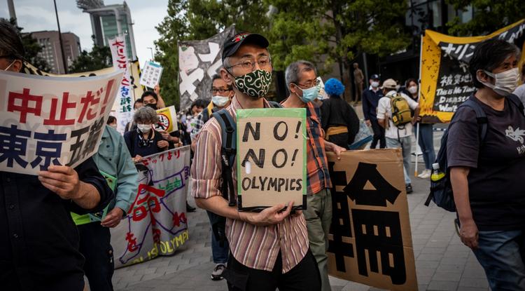 Olimpia ellenes tüntetések Tokióban márciusban