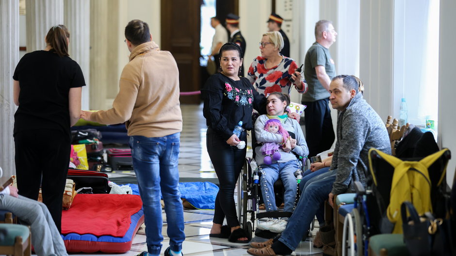 W Sejmie trwa protest opiekunów i osób niepełnosprawnych