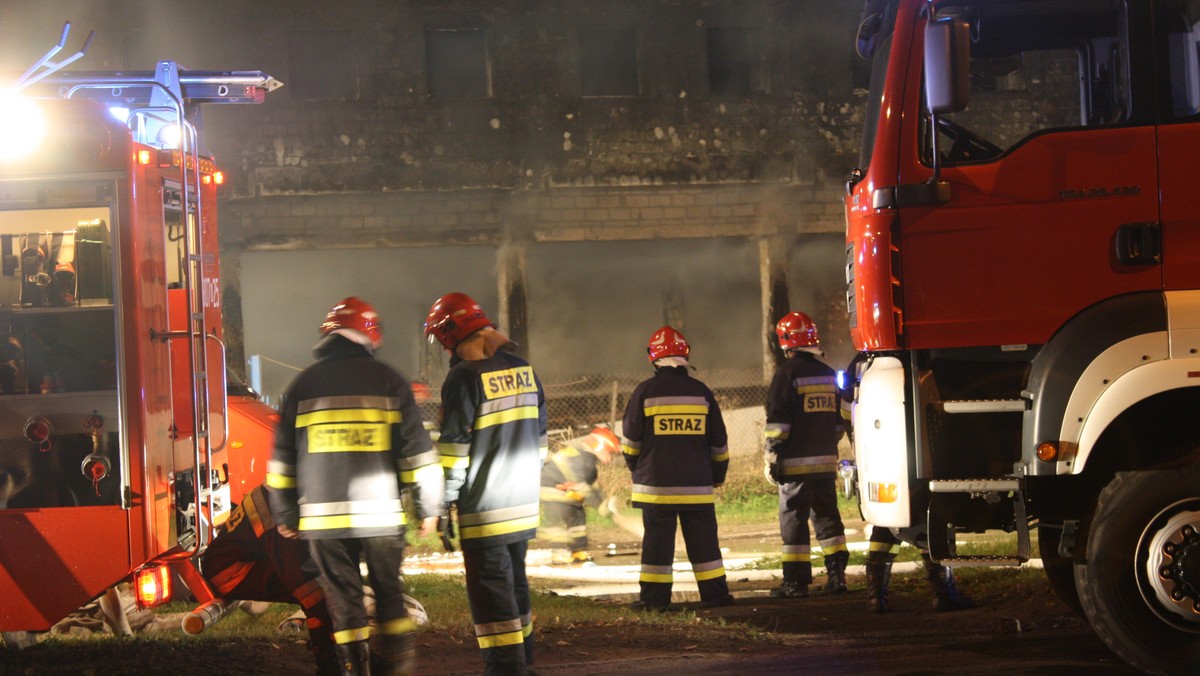 Rędziny: pożar fabryki obuwia