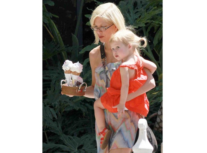 Aktorka Tori Spelling z córką Stellą