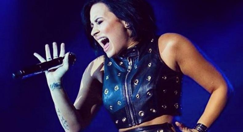 Demi Lovato thrills fans with 'Hello' at Fall ball in seattle