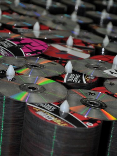 Stołeczni policjanci zlikwidowali największe w Europie pirackie wytwórnie płyt z muzyką i najnowszymi hitami Hollywood