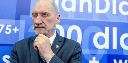 Macierewicz chce zmiany przepisów. Chodzi o msze