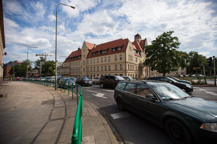 Drogowcy poszerzą chodnik na Al. Niepodległości